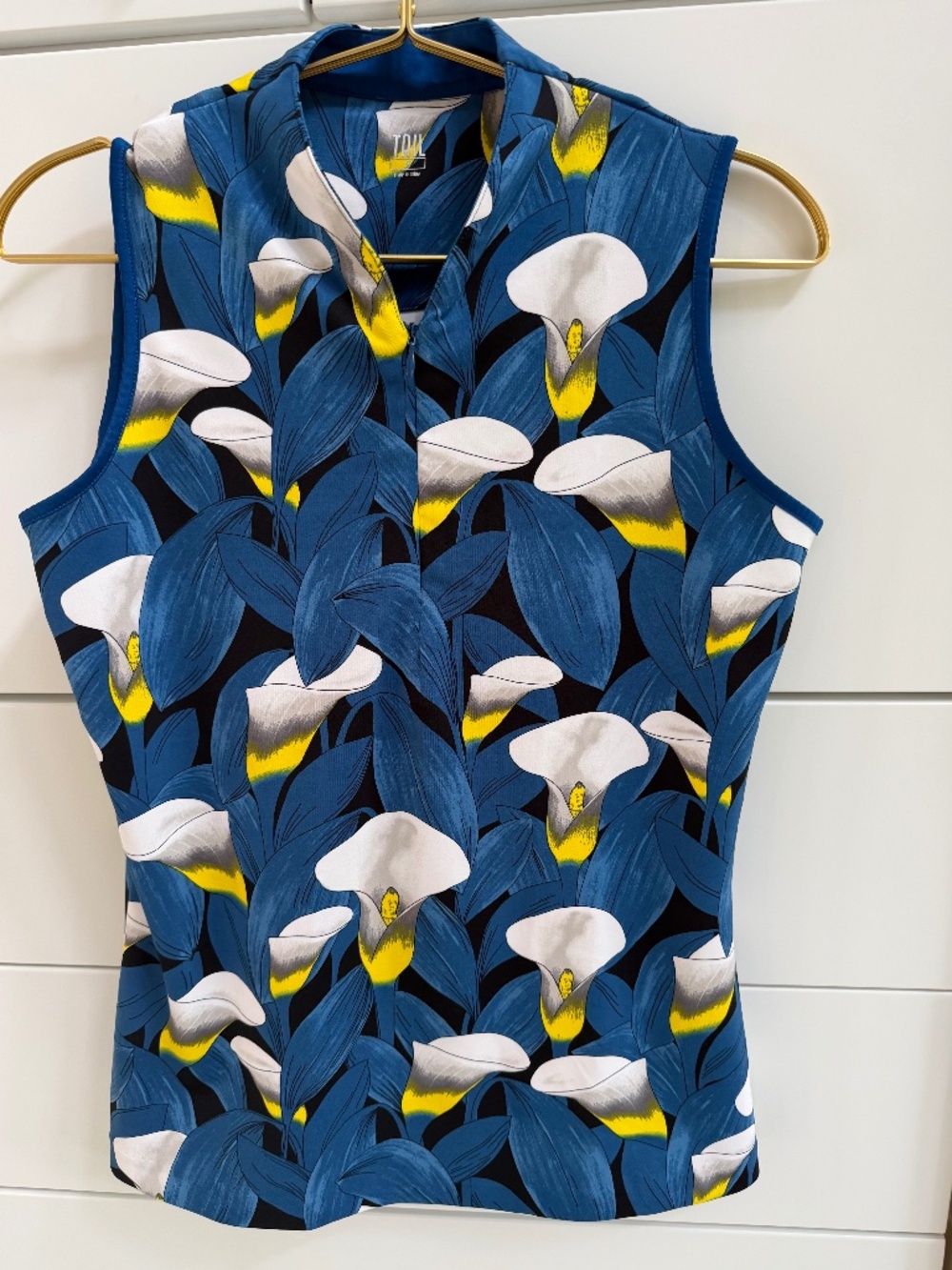 Women’s sleeveless top by Tail. Small